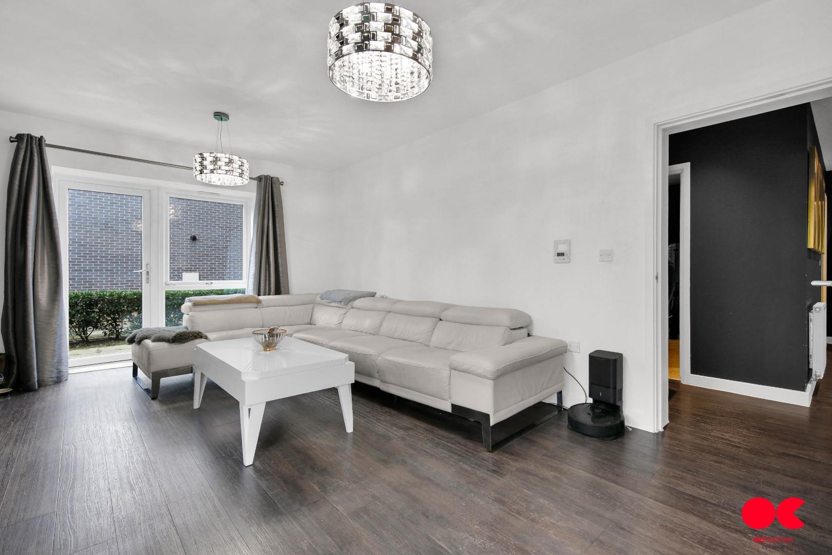 3 bed flat for sale in Jackdaw Close, Harold Wood  - Property Image 13