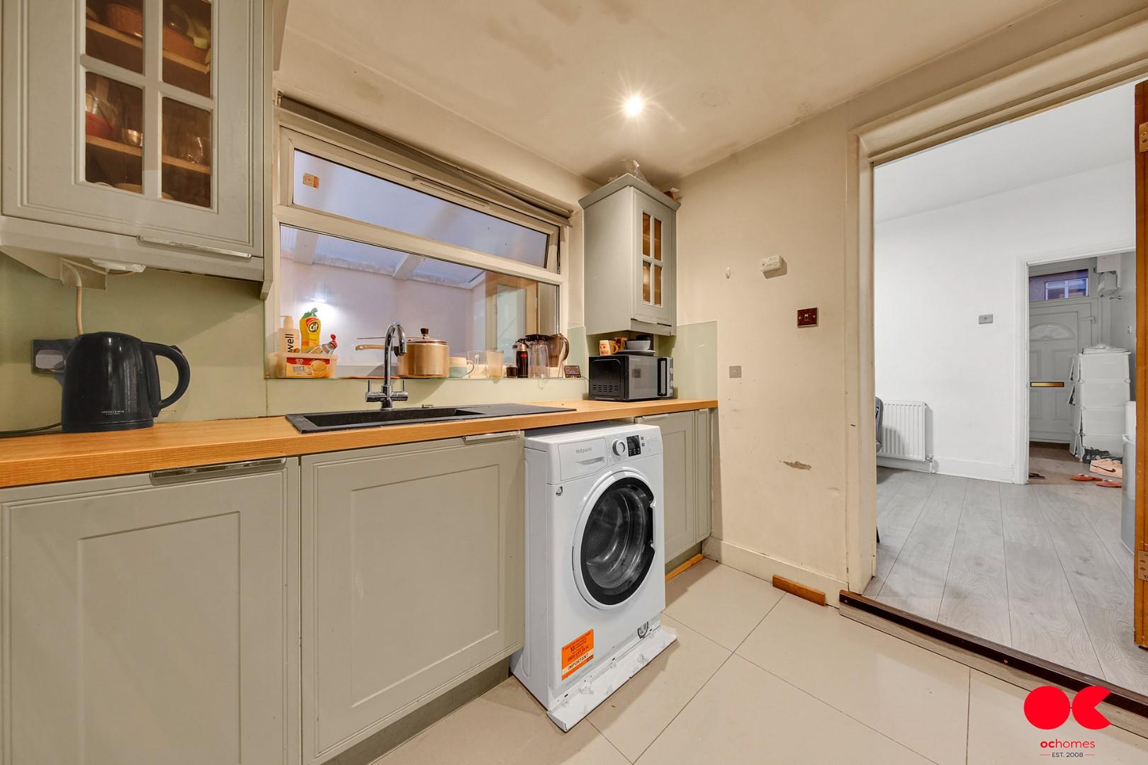 3 bed terraced house for sale in Roman Road, Ilford  - Property Image 13