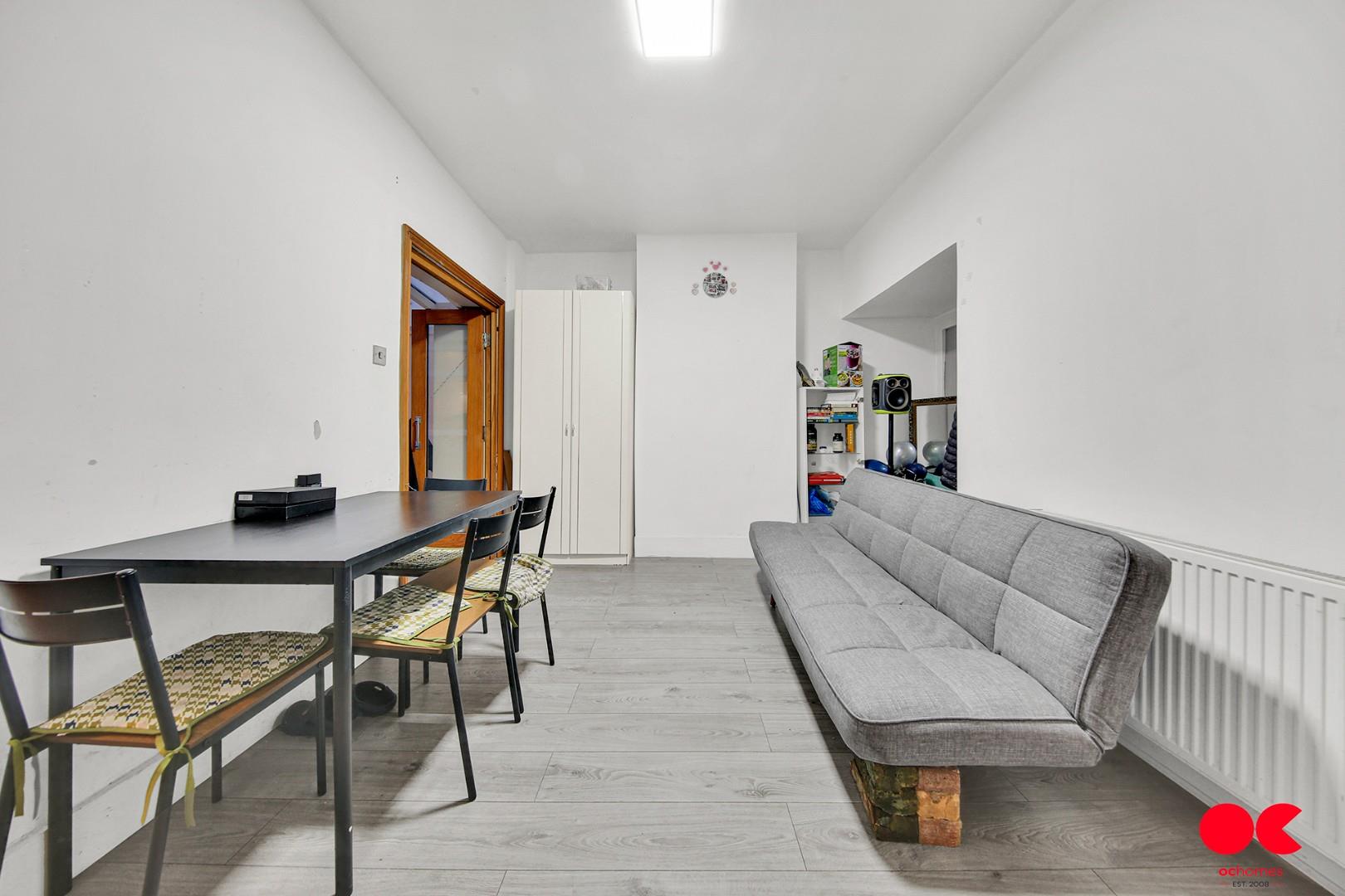 3 bed terraced house for sale in Roman Road, Ilford  - Property Image 10