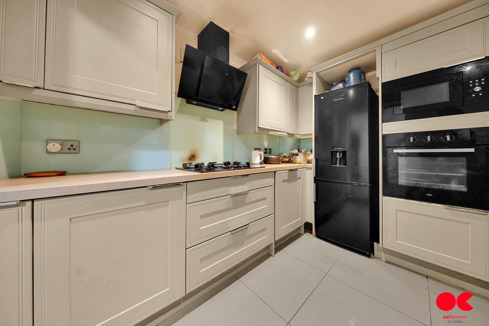 3 bed terraced house for sale in Roman Road, Ilford  - Property Image 2