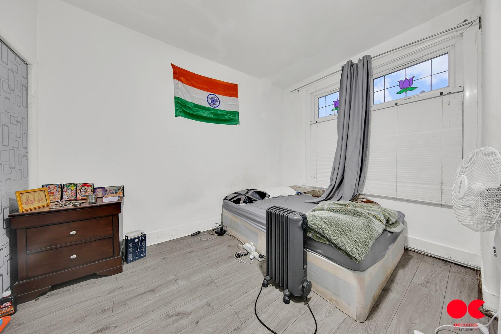 3 bed terraced house for sale in Roman Road, Ilford  - Property Image 7