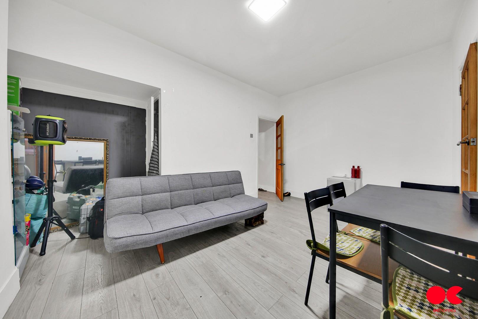 3 bed terraced house for sale in Roman Road, Ilford  - Property Image 11