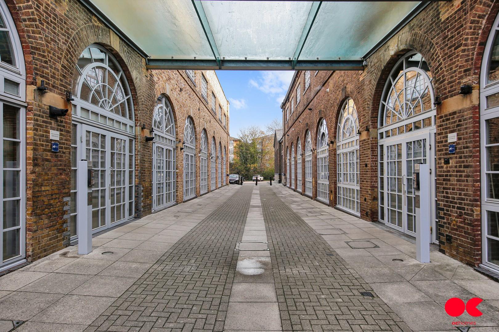 2 bed flat for sale in Kidman Close, Gidea Park  - Property Image 26