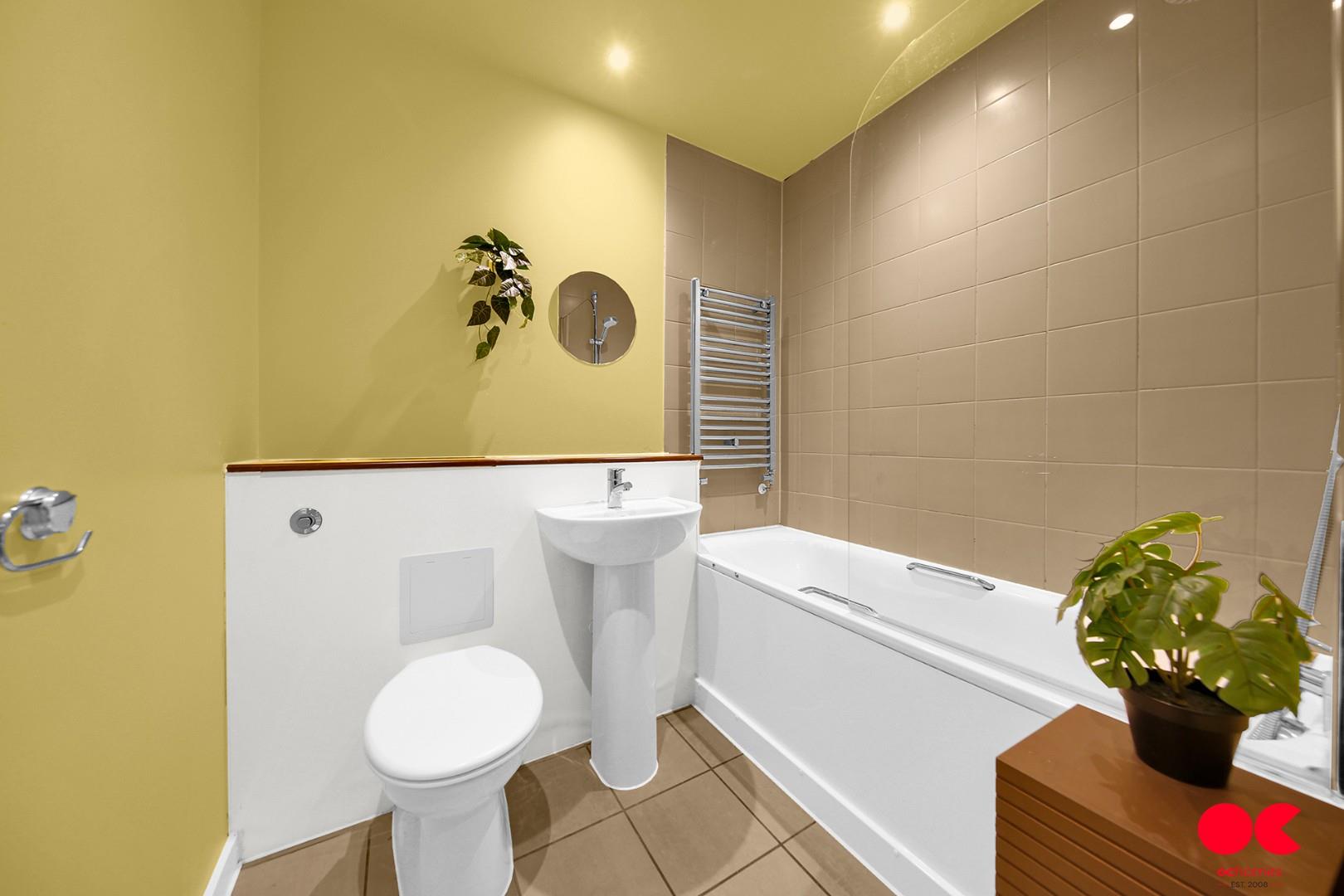 2 bed flat for sale in Kidman Close, Gidea Park  - Property Image 6