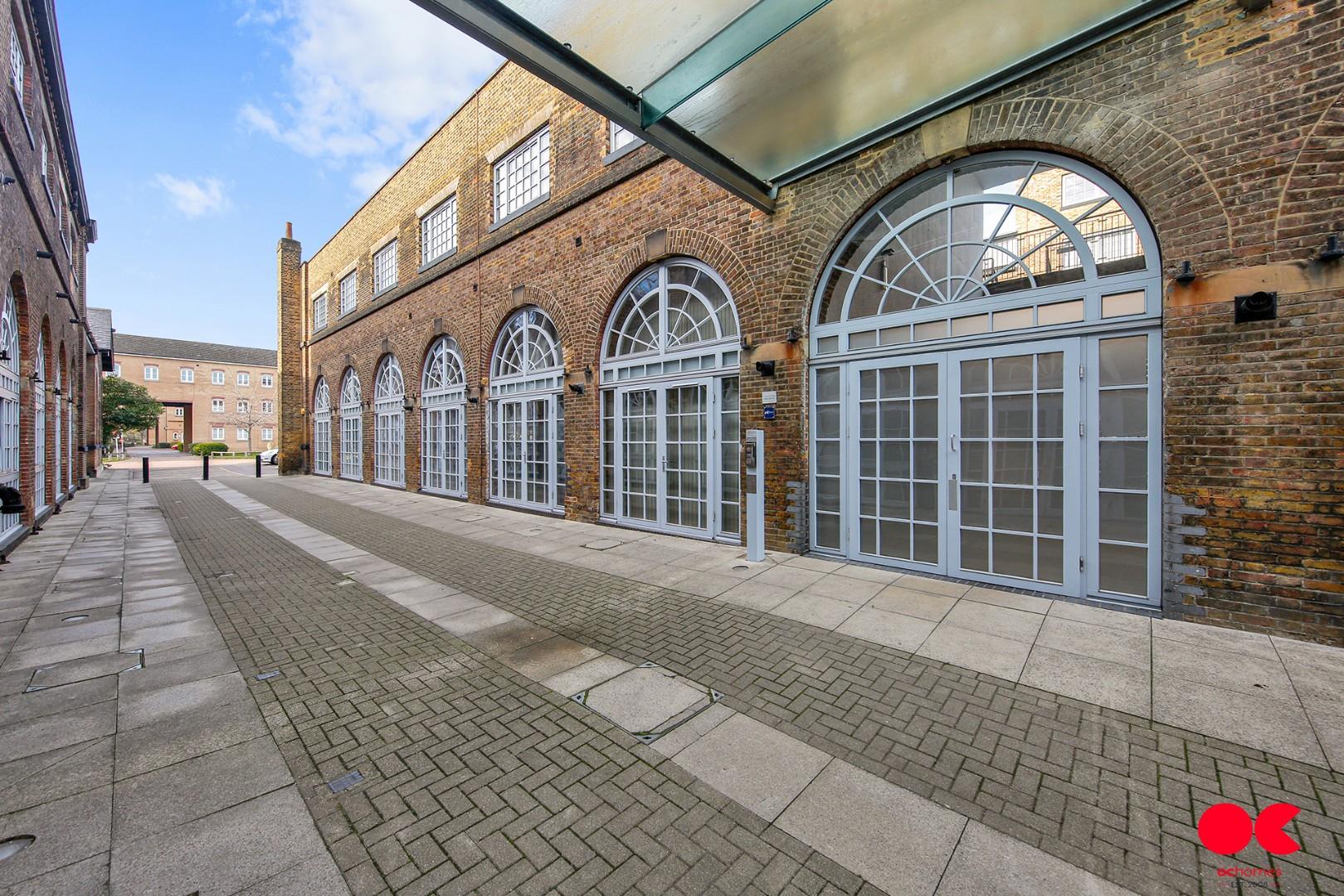 2 bed flat for sale in Kidman Close, Gidea Park  - Property Image 25