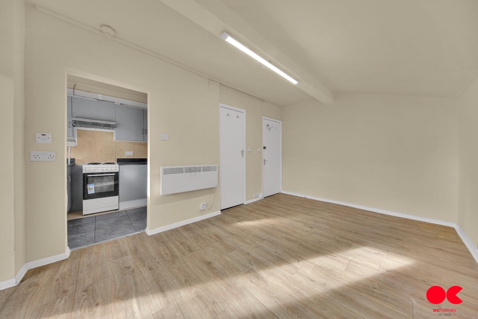 Studio flat to rent in Lea Bridge Road, Leyton - Property Image 1