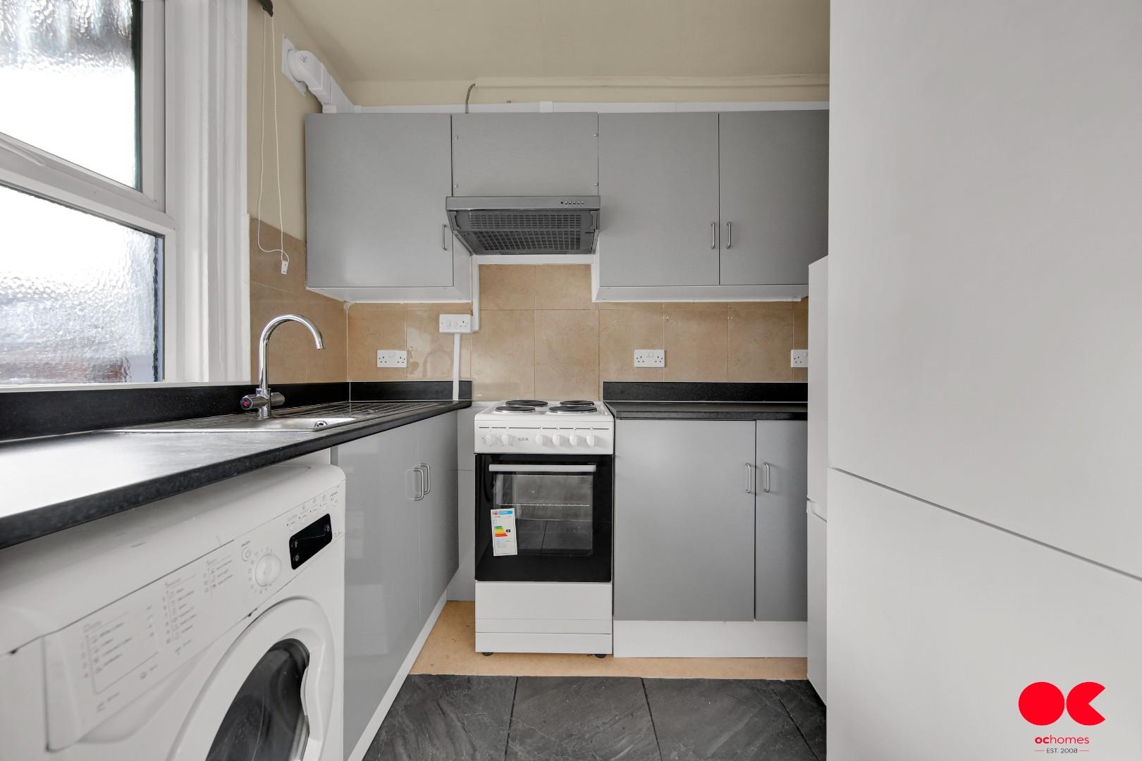 Studio flat to rent in Lea Bridge Road, Leyton  - Property Image 2