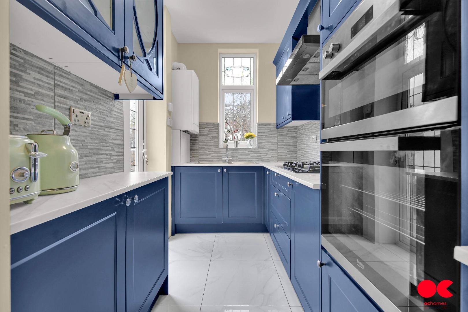 4 bed semi-detached bungalow for sale in Trenance Gardens, Seven Kings, Ilford  - Property Image 4