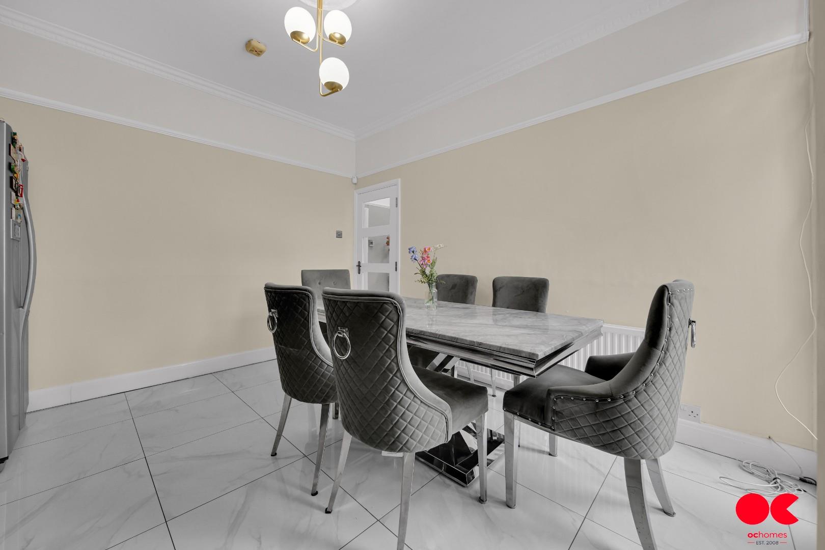 4 bed semi-detached bungalow for sale in Trenance Gardens, Seven Kings, Ilford  - Property Image 23