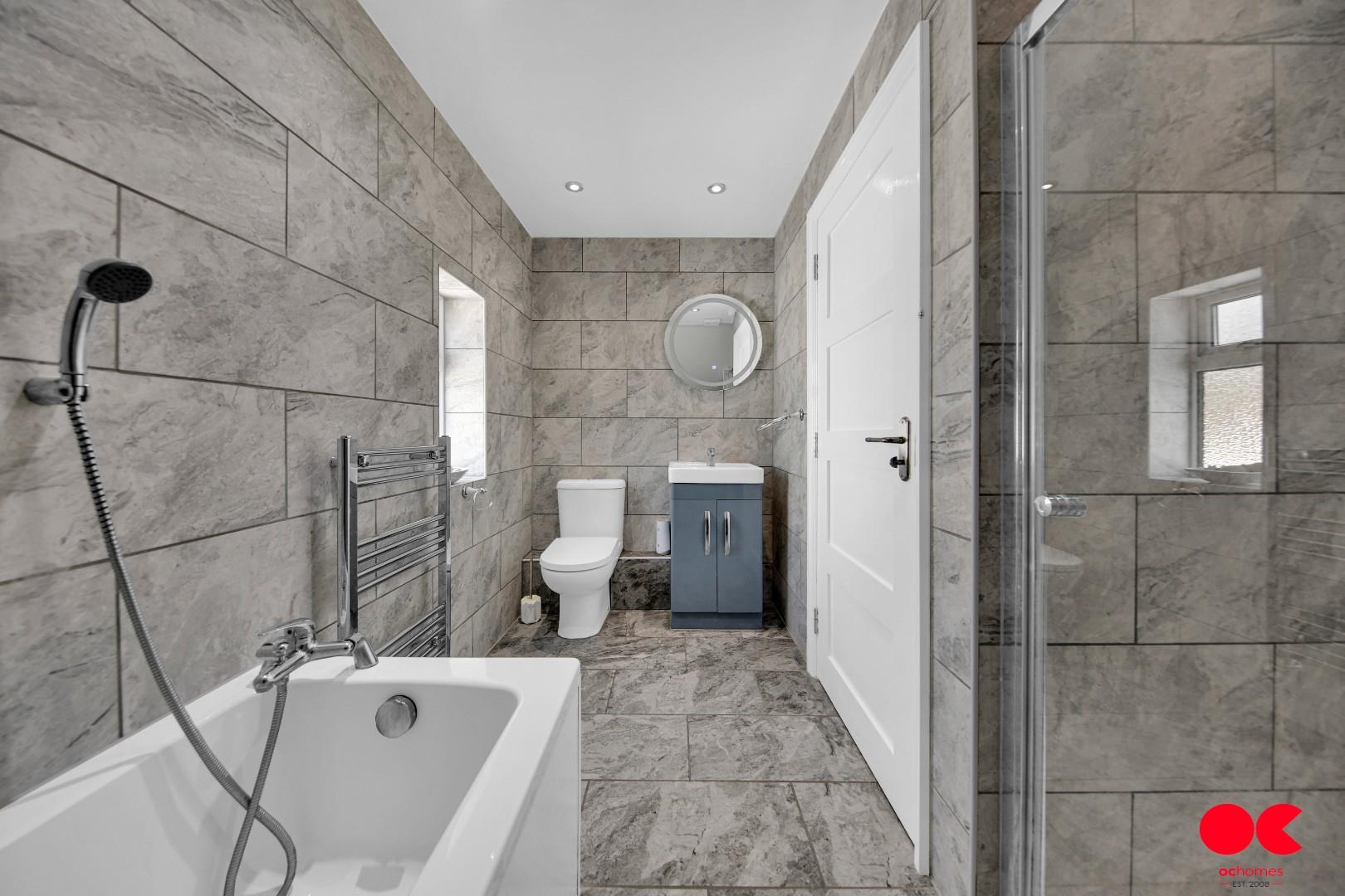 4 bed semi-detached bungalow for sale in Trenance Gardens, Seven Kings, Ilford  - Property Image 10