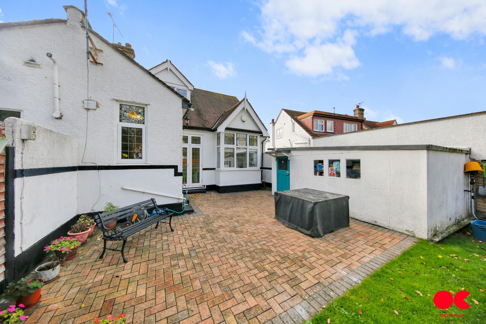 4 bed semi-detached bungalow for sale in Trenance Gardens, Seven Kings, Ilford  - Property Image 28