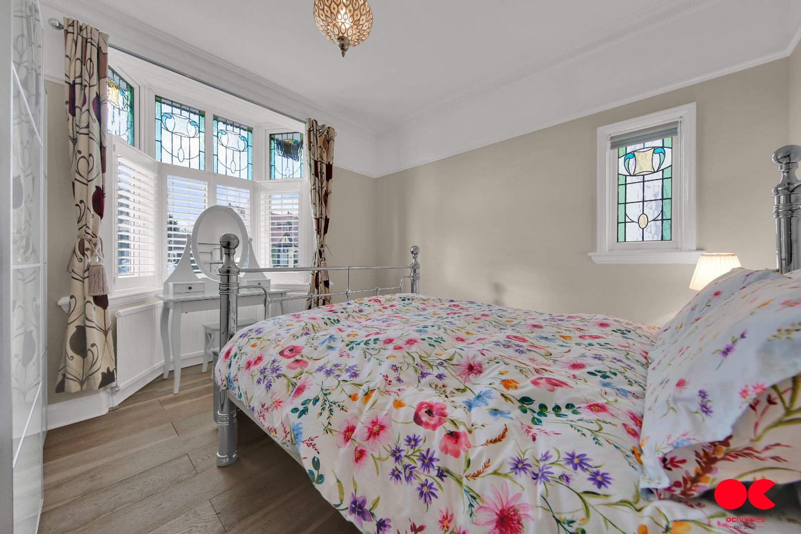 4 bed semi-detached bungalow for sale in Trenance Gardens, Seven Kings, Ilford  - Property Image 8