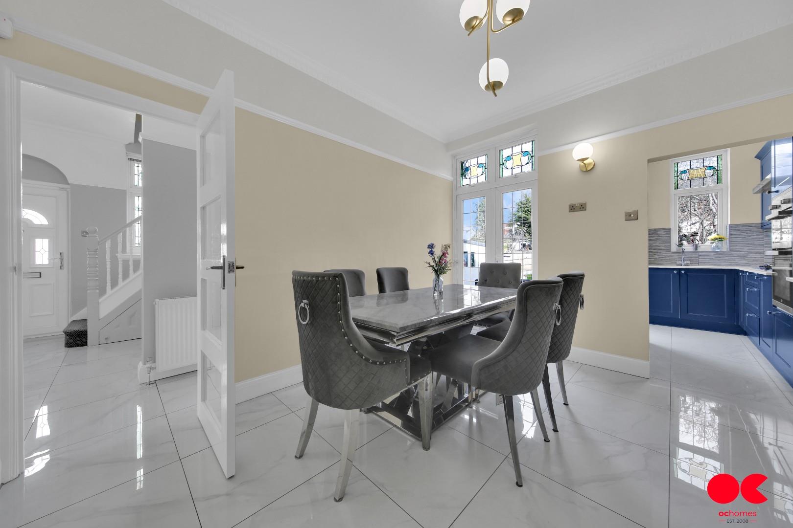 4 bed semi-detached bungalow for sale in Trenance Gardens, Seven Kings, Ilford  - Property Image 25