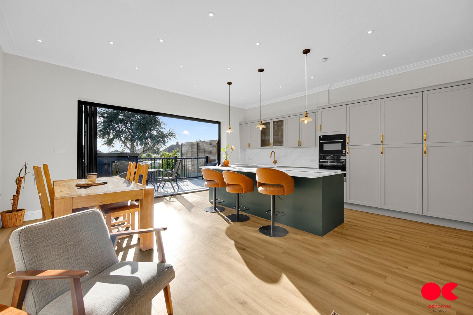 3 bed detached house to rent in Princes Road, Romford