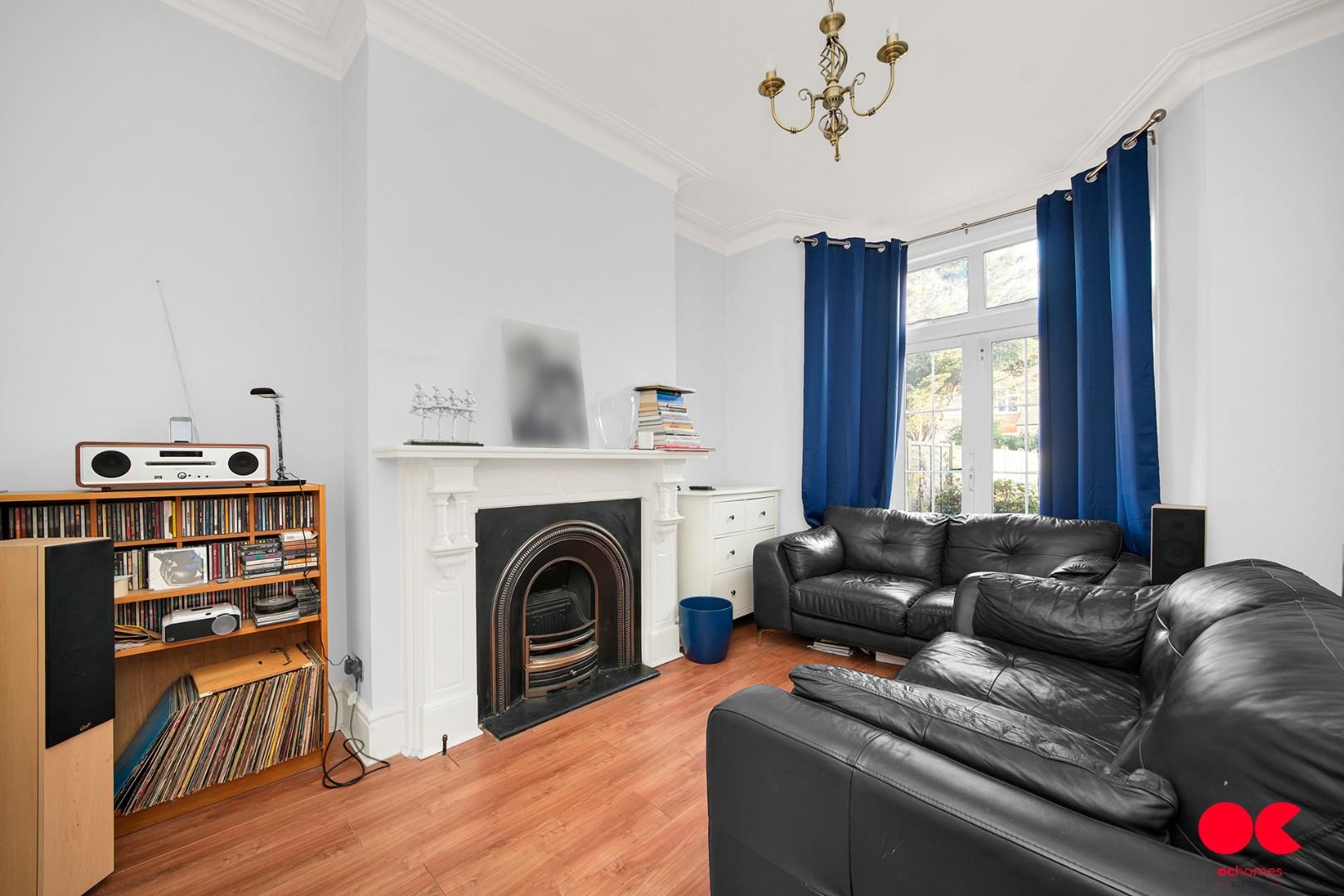 3 bed terraced house for sale in Charlbury Gardens, Goodmayes  - Property Image 4