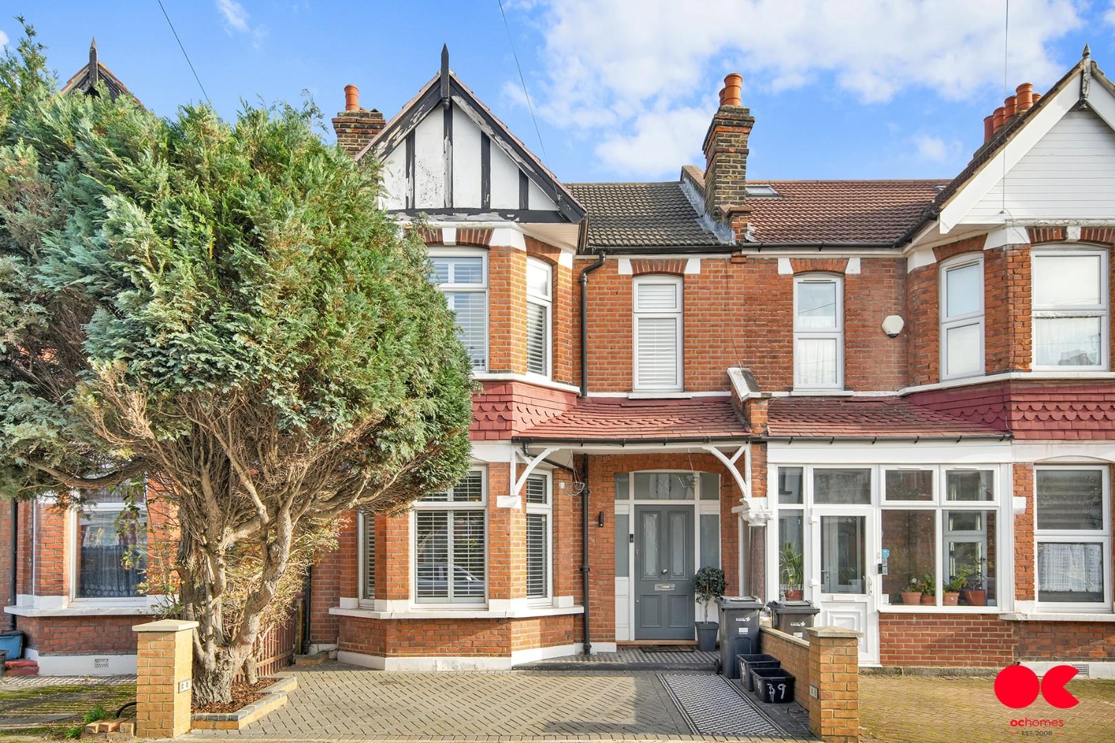 3 bed terraced house for sale in Charlbury Gardens, Goodmayes  - Property Image 1