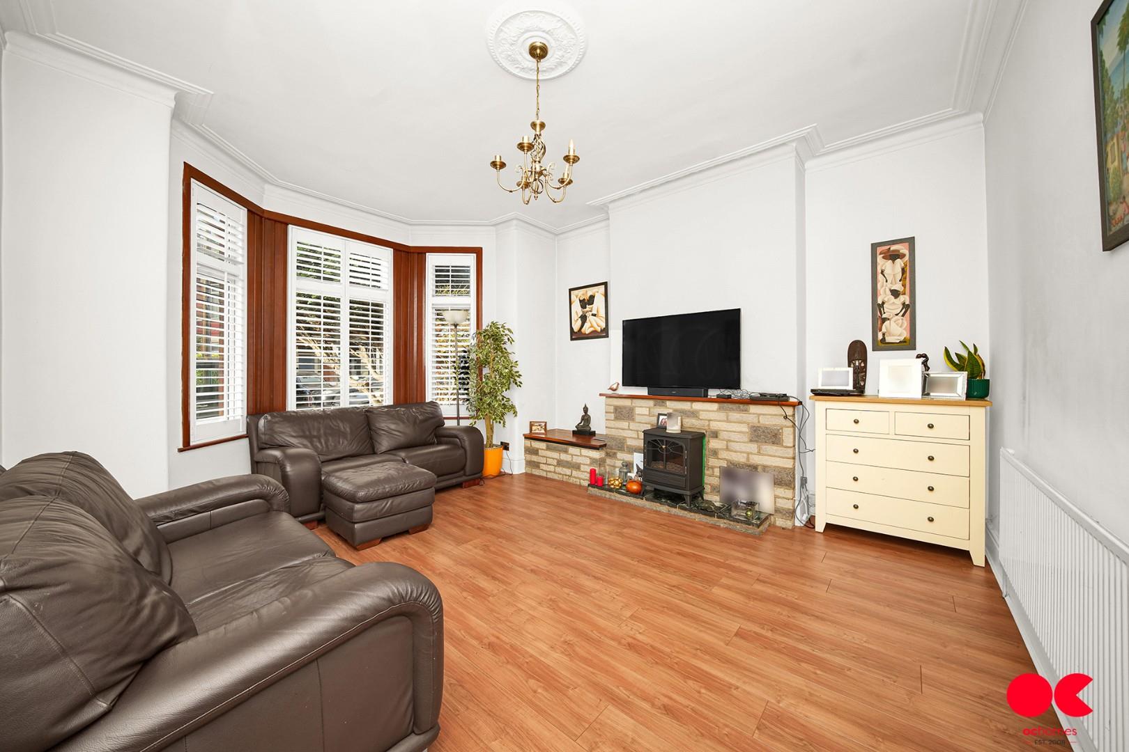 3 bed terraced house for sale in Charlbury Gardens, Goodmayes  - Property Image 3