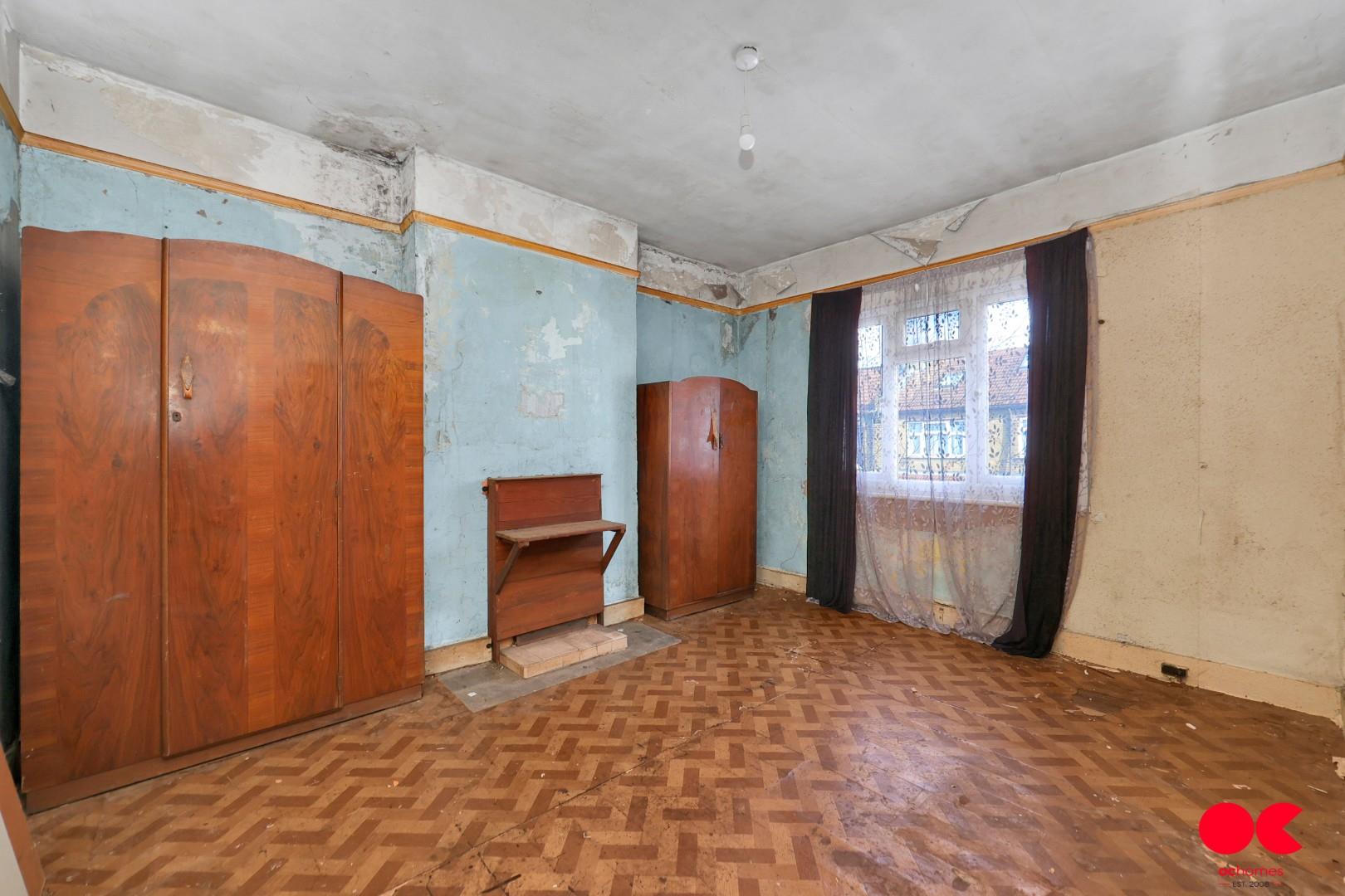 3 bed end of terrace house for sale in Wall End Road, East Ham  - Property Image 7