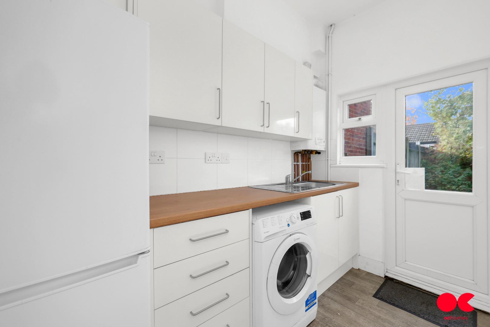 3 bed end of terrace house for sale in Wall End Road, East Ham  - Property Image 2