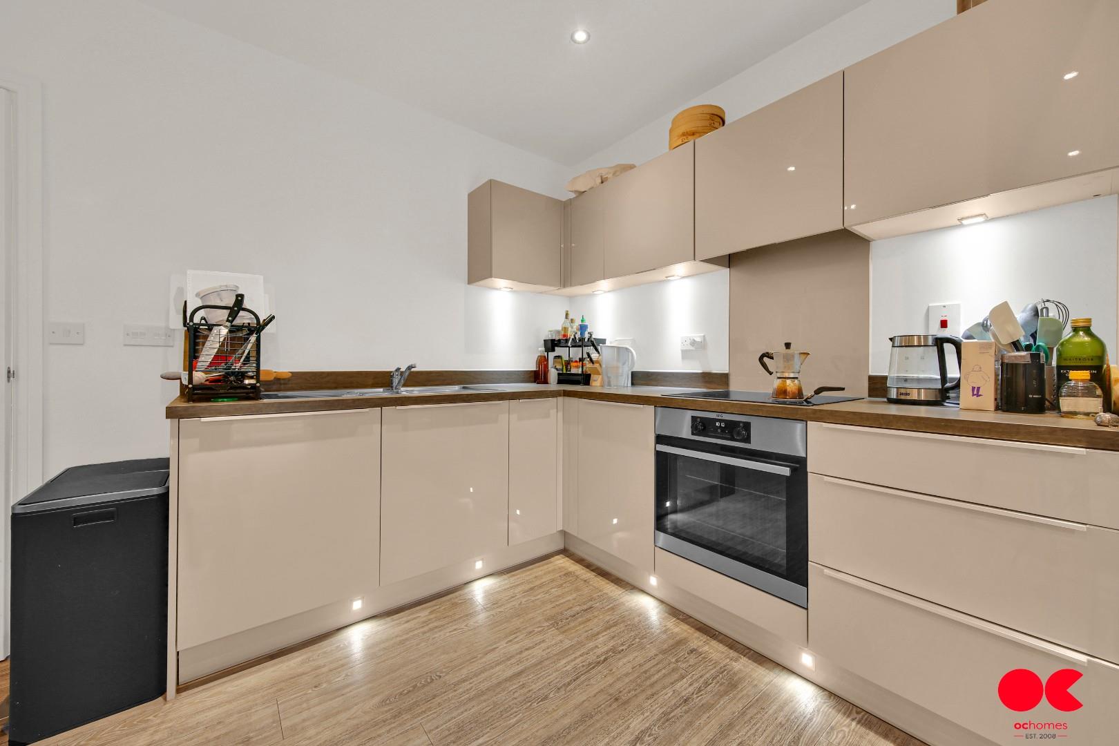 2 bed flat for sale in Hoffmans Road, Walthamstow  - Property Image 2