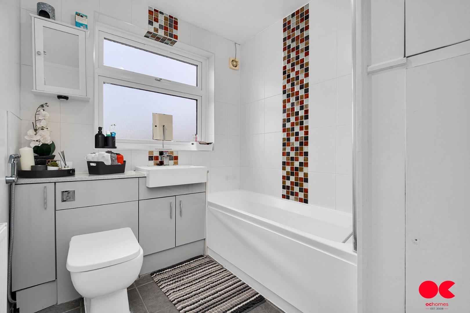 3 bed semi-detached house for sale in The Glen, Rainham  - Property Image 8