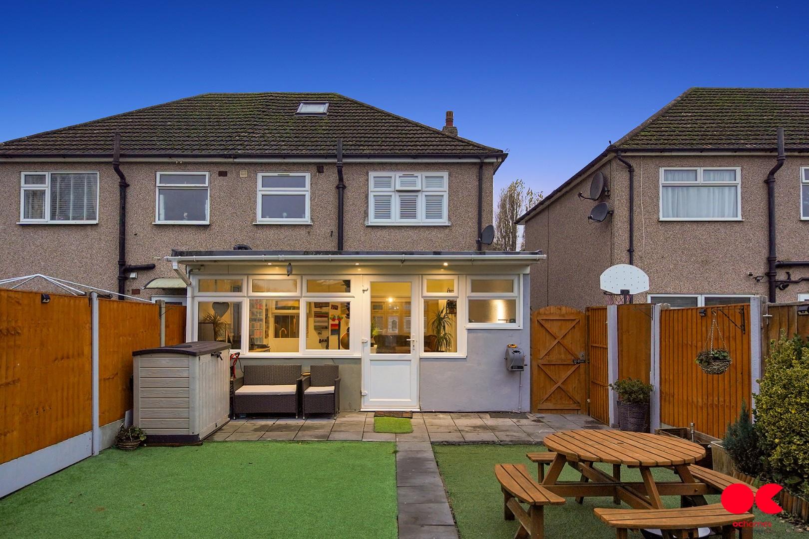 3 bed semi-detached house for sale in The Glen, Rainham  - Property Image 34