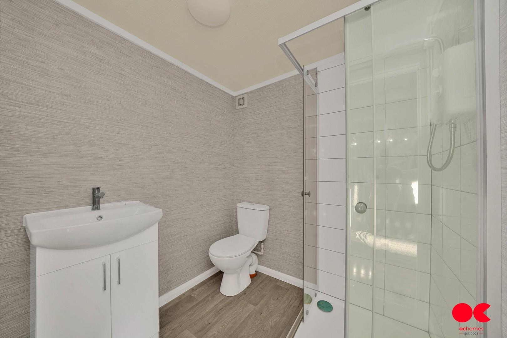 5 bed detached house for sale in Crow Lane, Romford  - Property Image 14