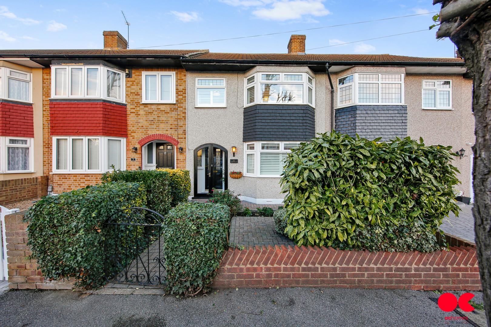 3 bed terraced house for sale in South Hall Drive, Rainham  - Property Image 25