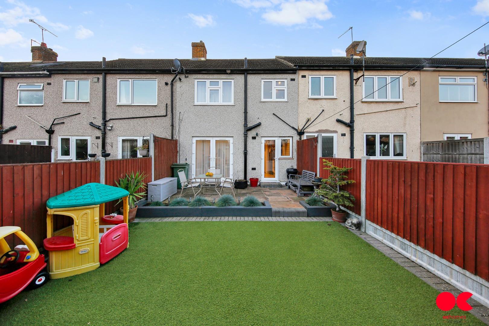 3 bed terraced house for sale in South Hall Drive, Rainham  - Property Image 24