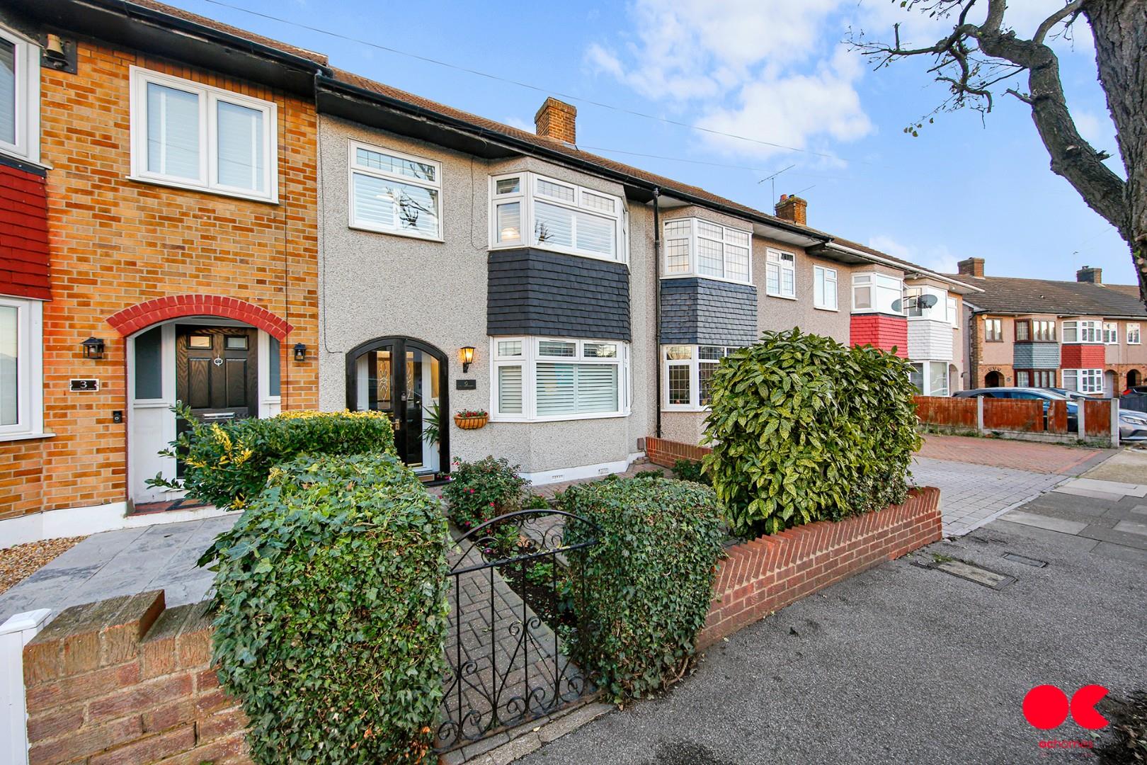 3 bed terraced house for sale in South Hall Drive, Rainham  - Property Image 2