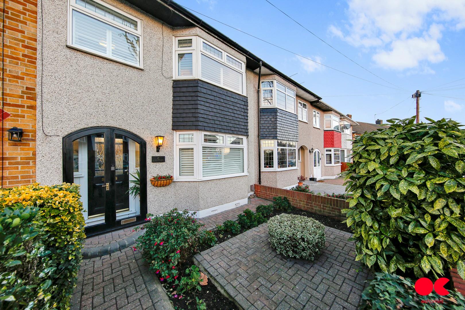 3 bed terraced house for sale in South Hall Drive, Rainham  - Property Image 27