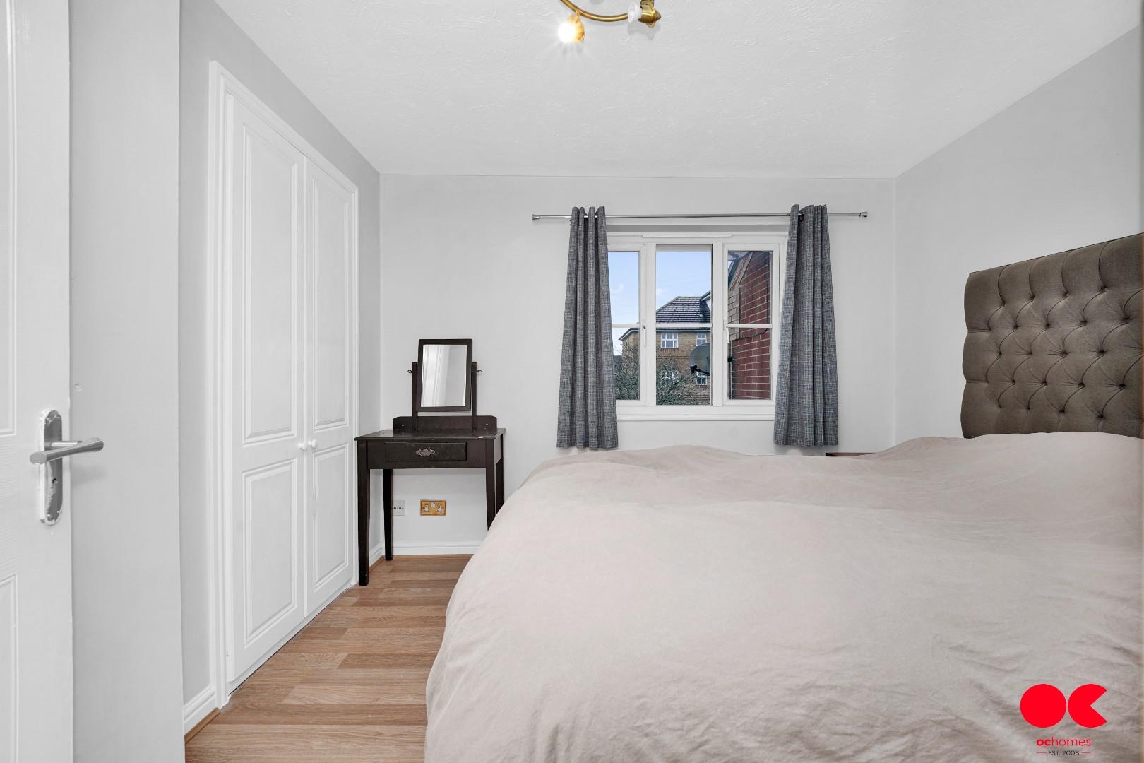 2 bed house to rent in Hyacinth Close, Ilford  - Property Image 9