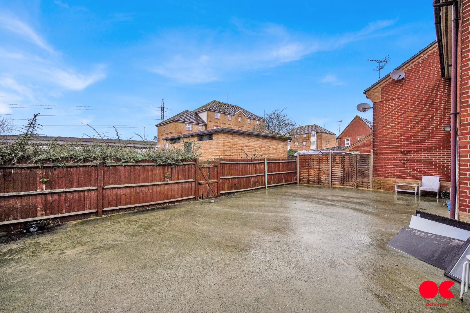 2 bed house to rent in Hyacinth Close, Ilford  - Property Image 17