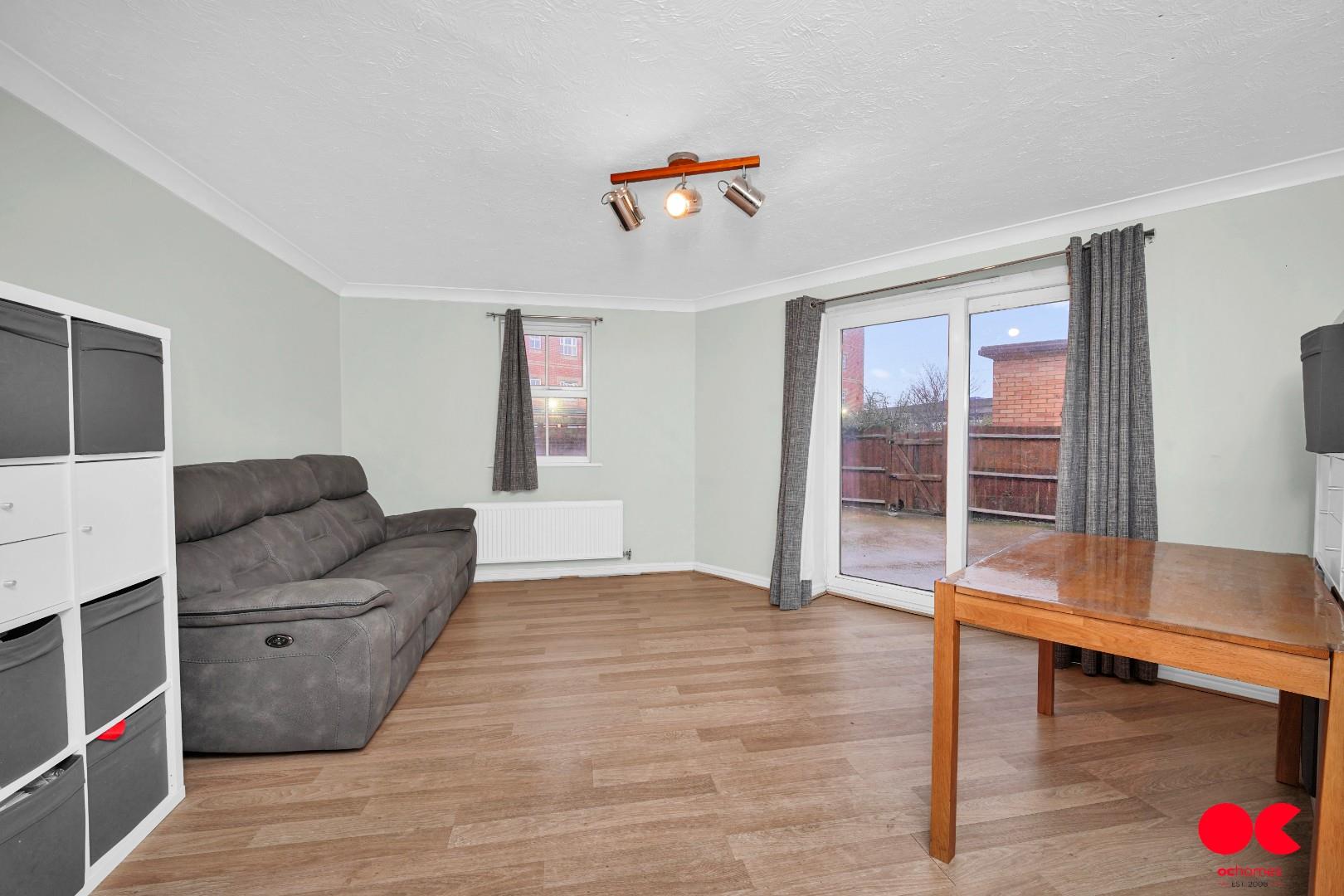 2 bed house to rent in Hyacinth Close, Ilford