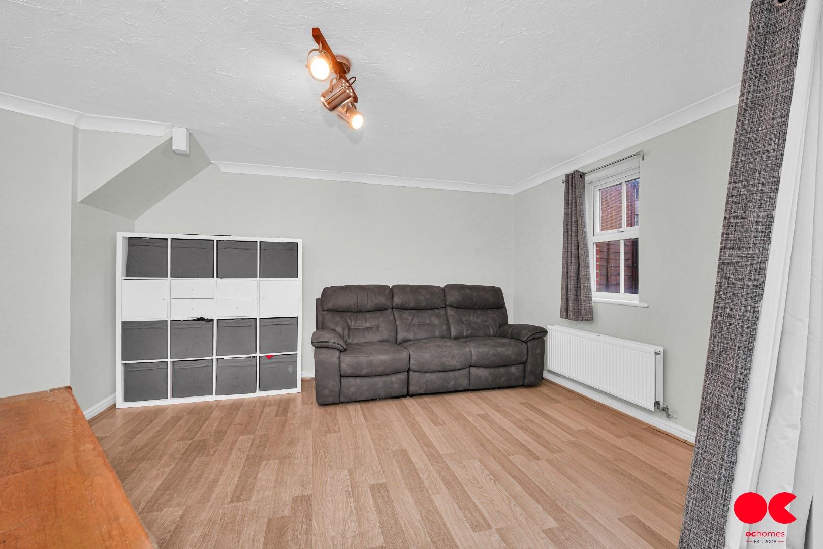 2 bed house to rent in Hyacinth Close, Ilford  - Property Image 15