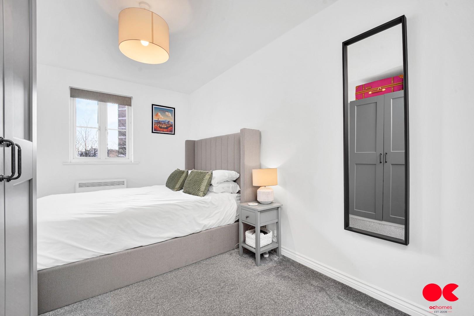 2 bed flat for sale in Kidman Close, Gidea Park  - Property Image 4