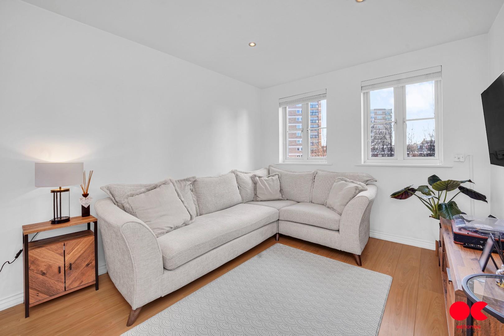 2 bed flat for sale in Kidman Close, Gidea Park  - Property Image 9