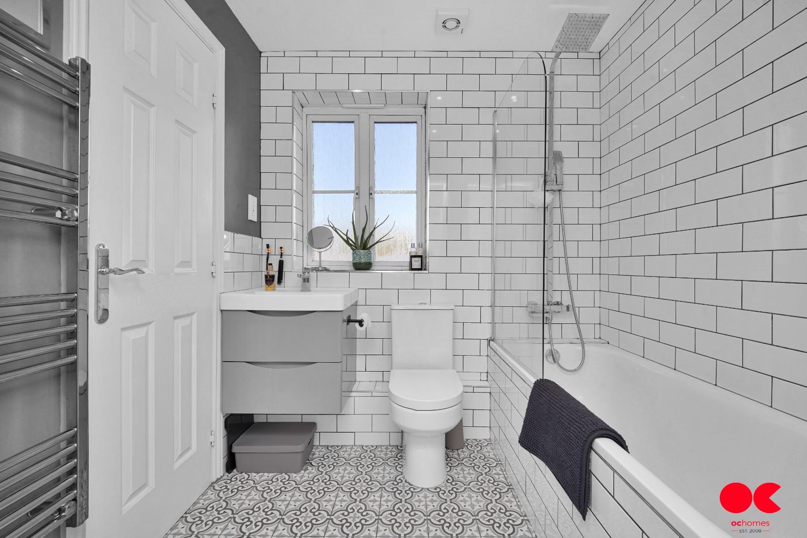 2 bed flat for sale in Kidman Close, Gidea Park  - Property Image 2