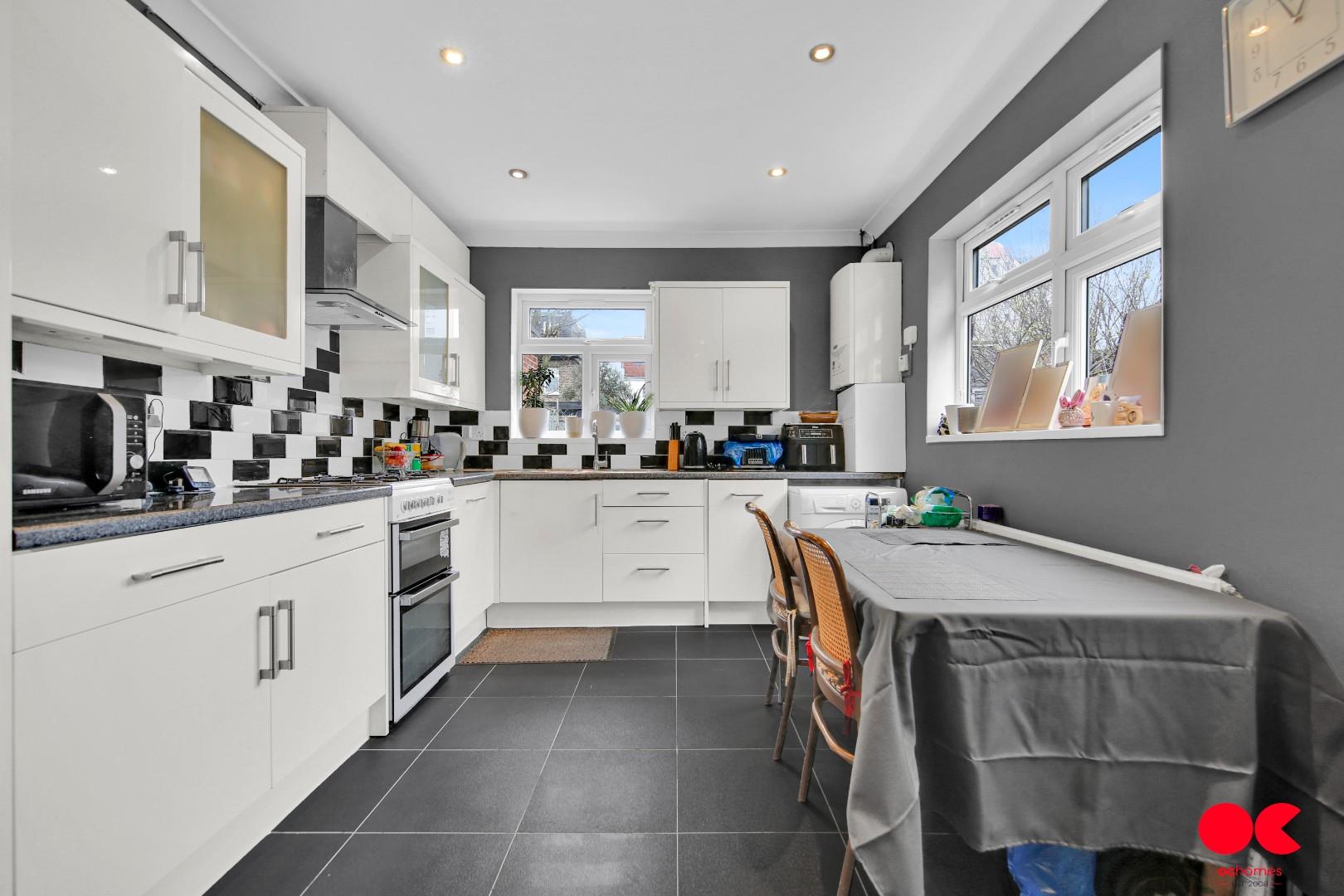 3 bed terraced house for sale in Cecil Road, Plaistow  - Property Image 3