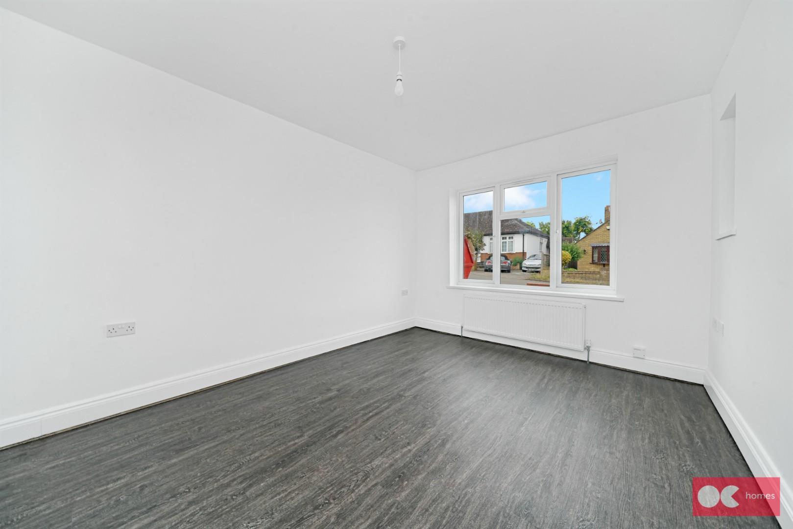 3 bed semi-detached bungalow for sale in Mascalls Gardens, Brentwood  - Property Image 7