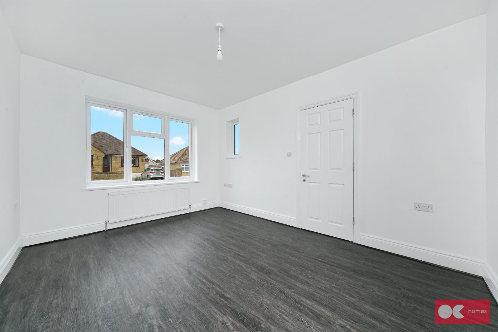 3 bed semi-detached bungalow for sale in Mascalls Gardens, Brentwood  - Property Image 3