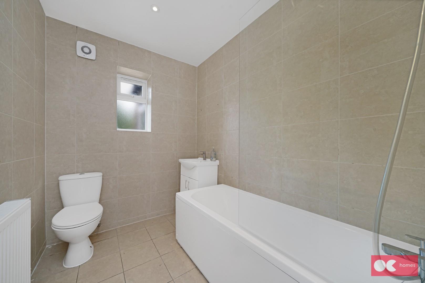 3 bed semi-detached bungalow for sale in Mascalls Gardens, Brentwood  - Property Image 4