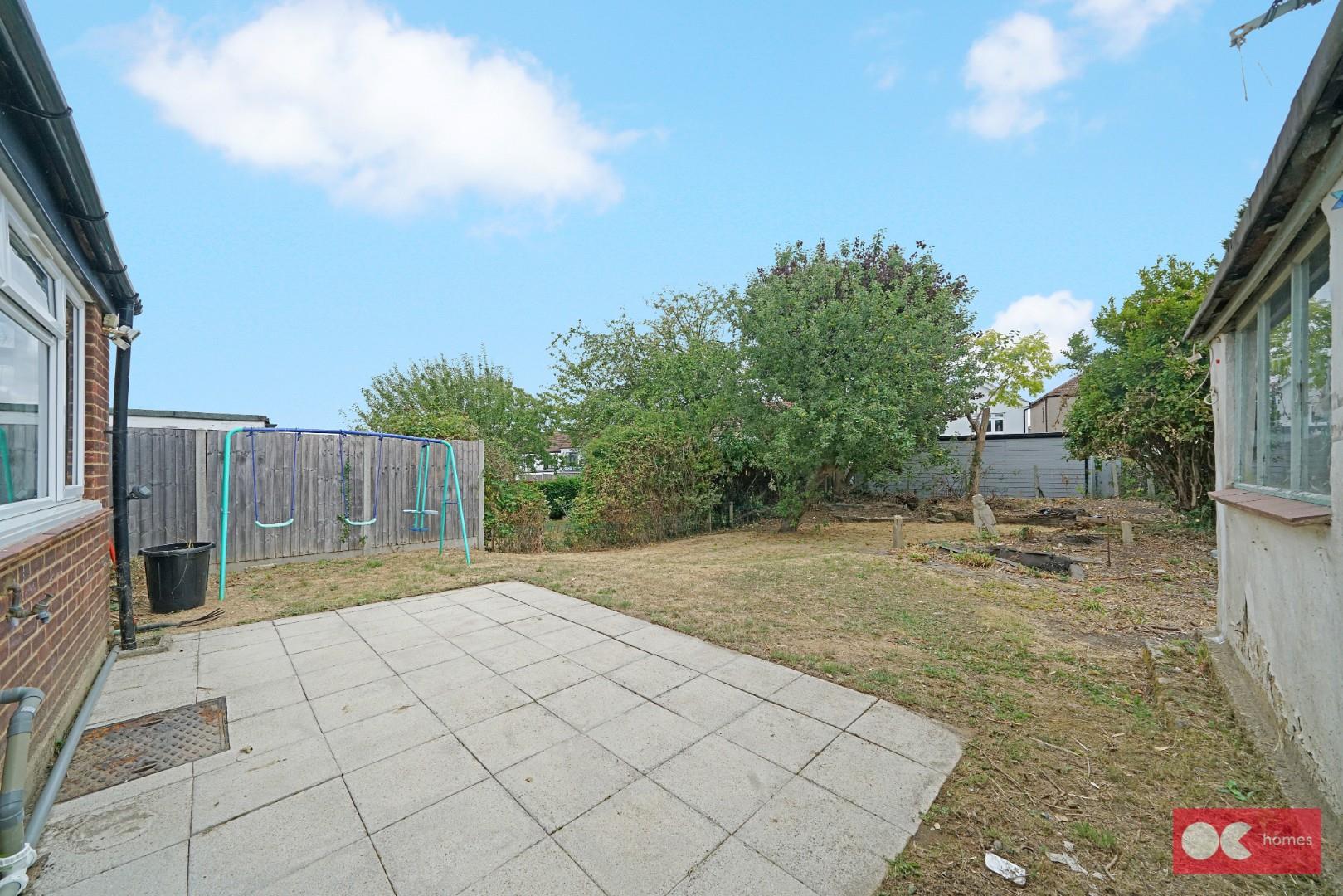 3 bed semi-detached bungalow for sale in Mascalls Gardens, Brentwood  - Property Image 5