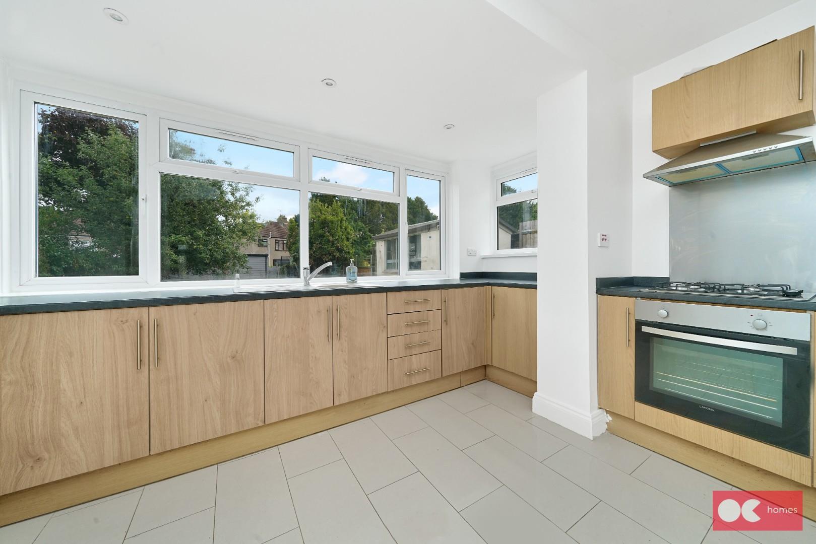 3 bed semi-detached bungalow for sale in Mascalls Gardens, Brentwood  - Property Image 9