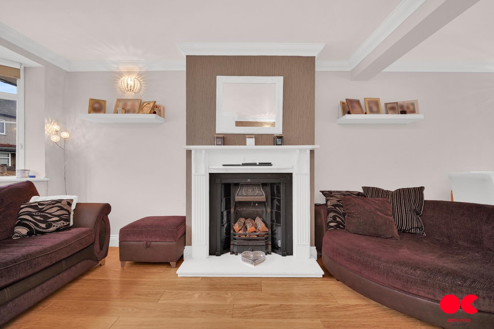 3 bed terraced house for sale in Mygrove Gardens, Rainham  - Property Image 11