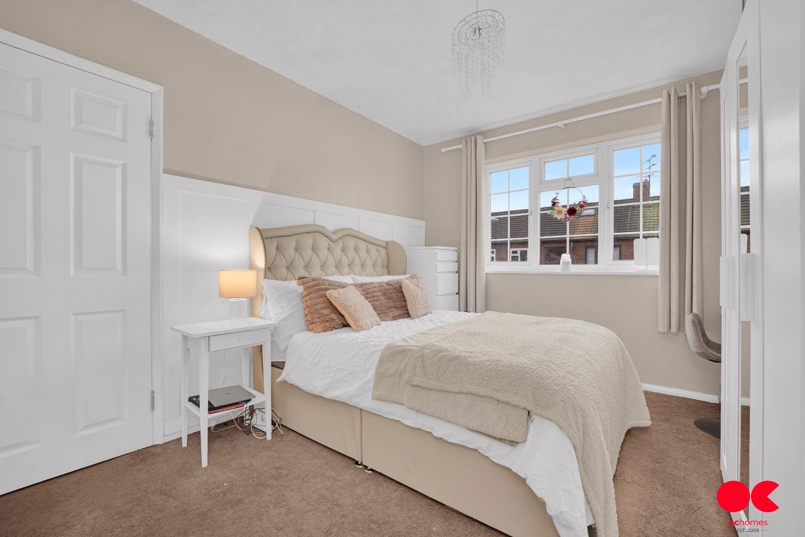 3 bed terraced house for sale in Mygrove Gardens, Rainham  - Property Image 2