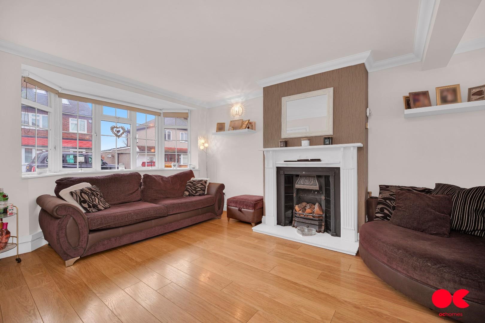 3 bed terraced house for sale in Mygrove Gardens, Rainham  - Property Image 1