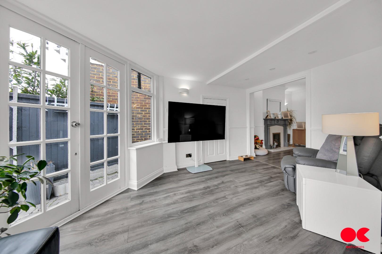 3 bed semi-detached bungalow for sale in Oak Glen, Hornchurch  - Property Image 12