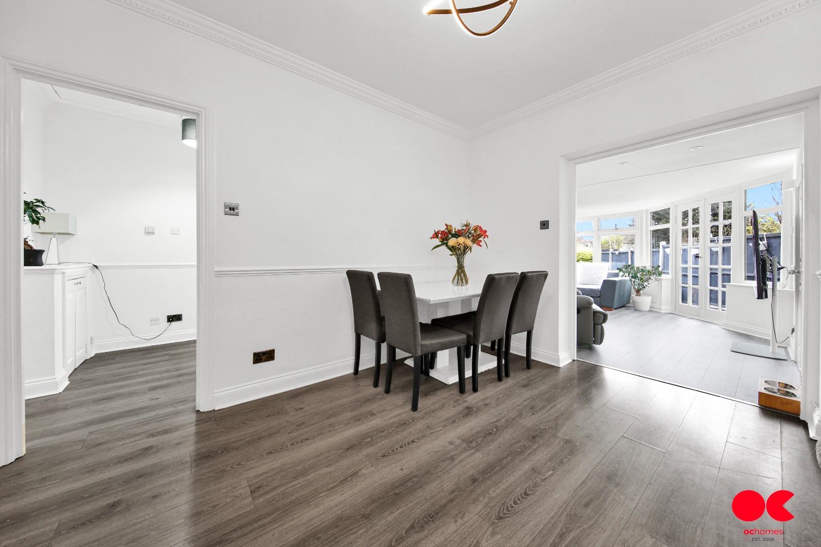 3 bed semi-detached bungalow for sale in Oak Glen, Hornchurch  - Property Image 11