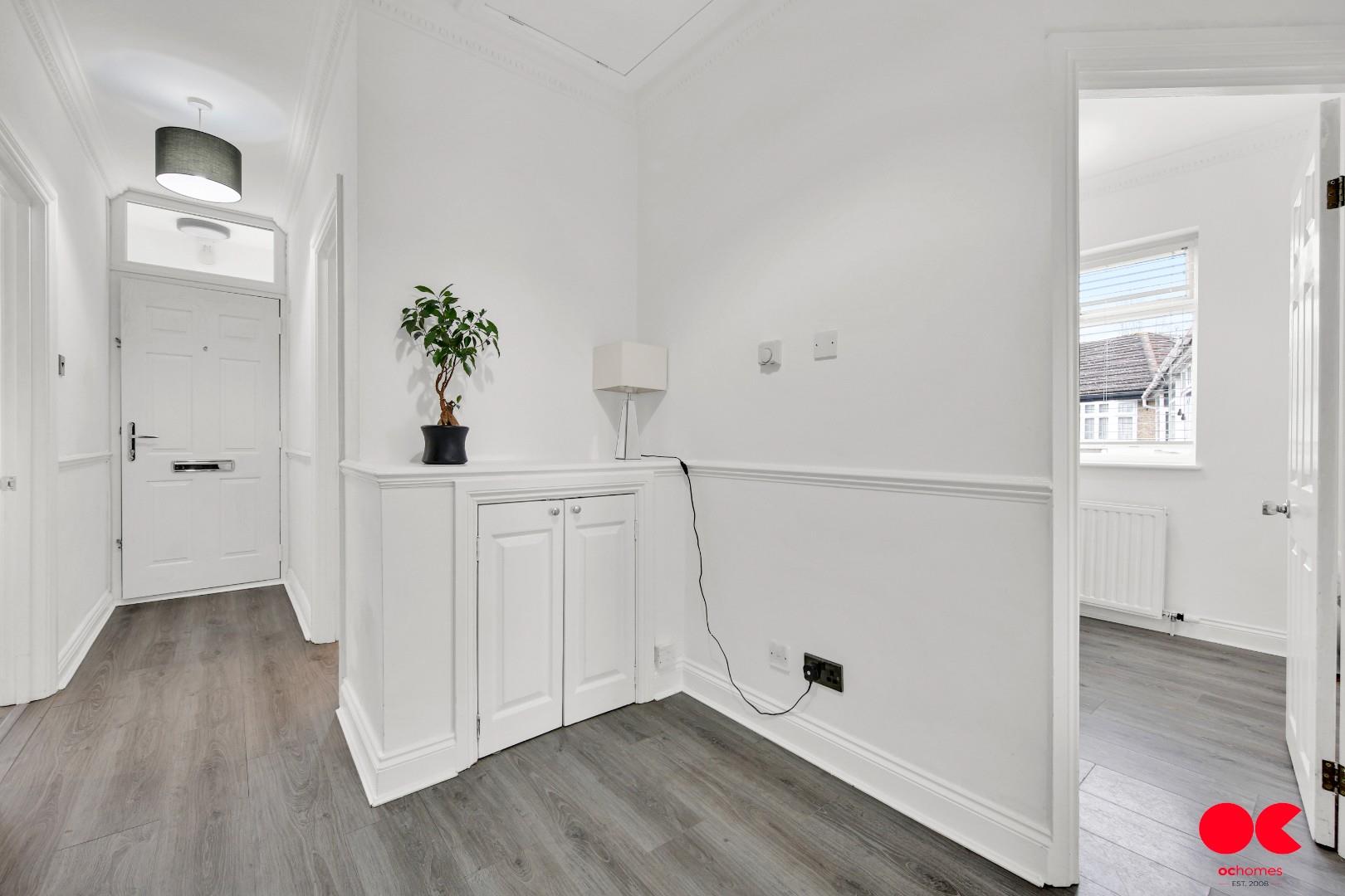 3 bed semi-detached bungalow for sale in Oak Glen, Hornchurch  - Property Image 17